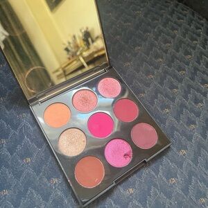 Morphe Vibrant Pink and purple Eyeshadow Palette